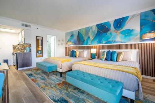 a bedroom with two beds and a couch at Unique stay 6 min from Universal Free parking in Orlando