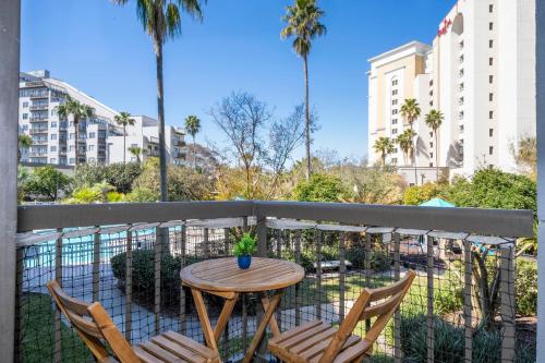 a patio with a table and chairs on a balcony at Unique stay 6 min from Universal Free parking in Orlando