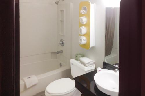 a bathroom with a toilet and a sink and a tub at The Reserve Inn in Salisbury