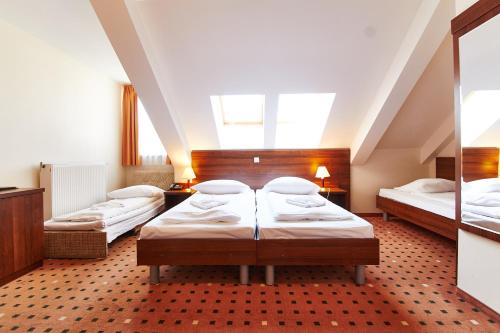 En eller flere senge i et værelse på Hotel Europa City