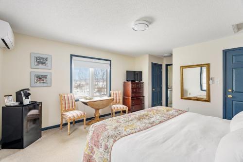 a bedroom with a bed and a table and chairs at Strathmere Country Retreat in Ottawa