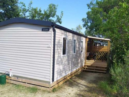 Mobil Home Confortable avec Terrasse pour 8 Personnes - API-1-52-1164