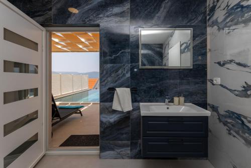 a bathroom with a sink and a mirror at Villa Sole in Komarna