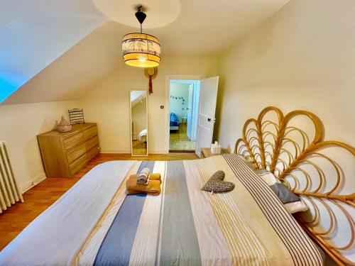Maison spacieuse avec salle de jeux proche 24H du Mans