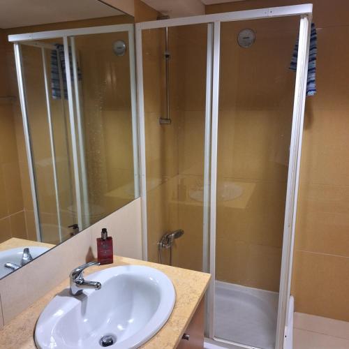 a bathroom with a sink and a shower at AL Tróia Penaferrim in Troia
