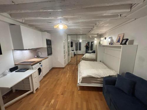 4 person Studio in Paris 11eme