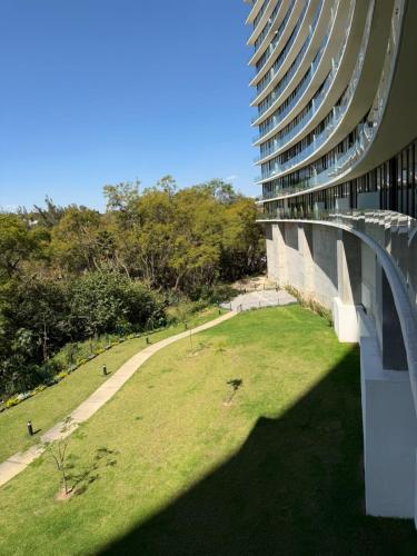 a view of a building with a field of grass at Departamento Prestigio 97 in Guadalajara