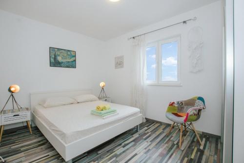 Apartments with parking space Trogir - 25102