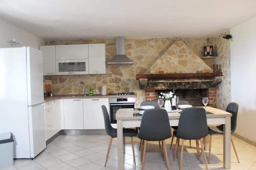Holiday house with a parking space Supetar, Brac - 25125