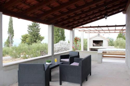 Holiday house with a parking space Supetar, Brac - 25125