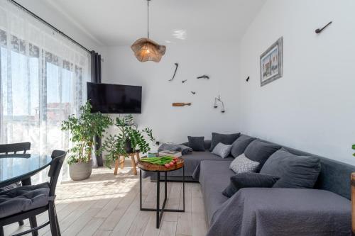 Apartments with parking space Trogir - 25137
