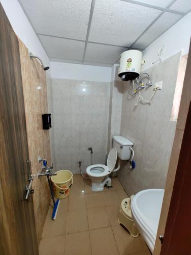 Bany a Aura Stays 2bhk