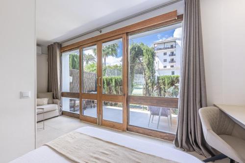 Beautiful studio just 200m from the beach