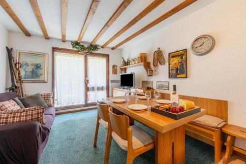 Apt Des Lacs Near Lac des Gaillands Balcony & Views - Happy Rentals