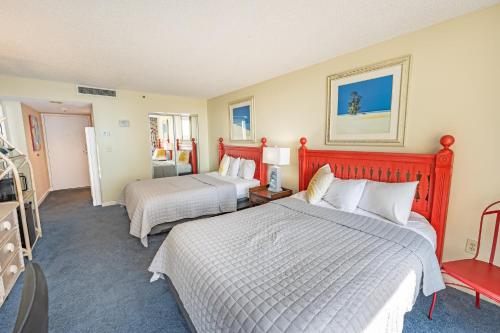 South Hampton 3BR Oceanview Balcony Steps to Beach photo 10