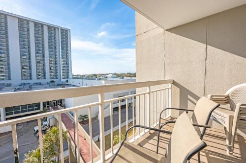South Hampton 3BR Oceanview Balcony Steps to Beach photo 38