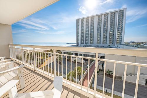 South Hampton 3BR Oceanview Balcony Steps to Beach photo 5