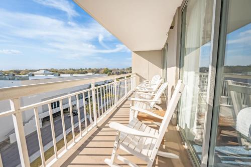 South Hampton 3BR Oceanview Balcony Steps to Beach photo 45