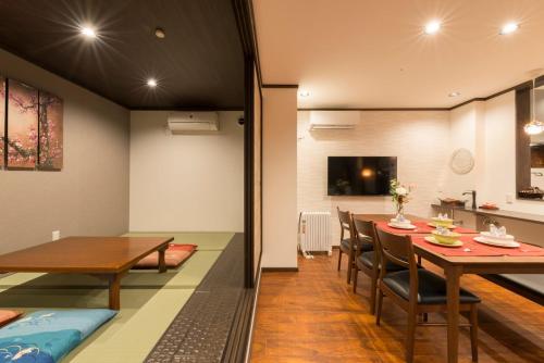 Permitted by Osaka city, family and large rooms