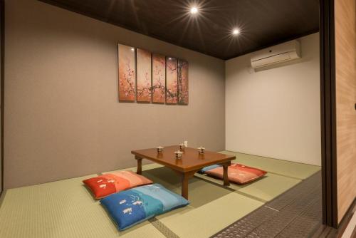 Permitted by Osaka city, family and large rooms