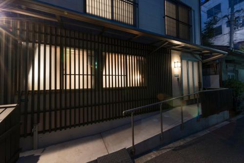 Permitted by Osaka city, family and large rooms