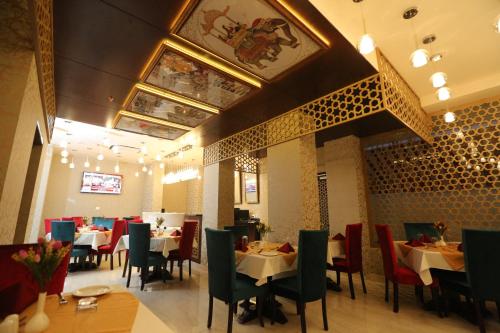 En restaurang eller annat matställe på Comfort Inn Sapphire - A Inde Hotel
