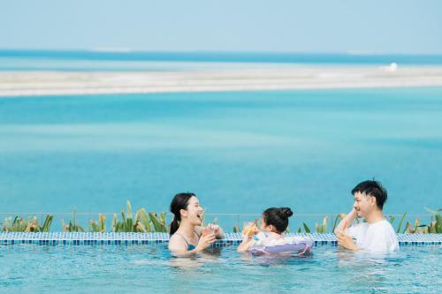 THE SENAGAJIMA STORYLINE — Swimming pool