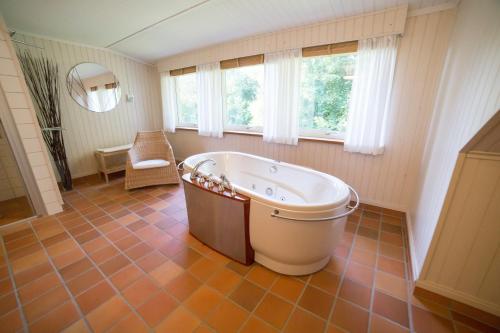 Ett badrum på Åkagårdens Lodge