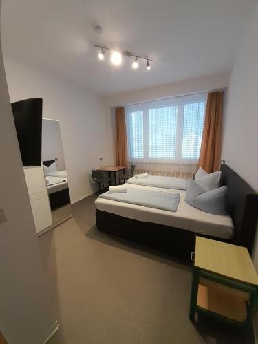 a large bedroom with a large bed and a window at Internationales Gästehaus in Jena