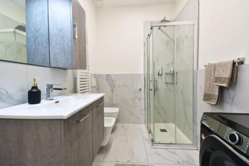 a bathroom with a sink and a shower at Appartamento Delfino in Rimini