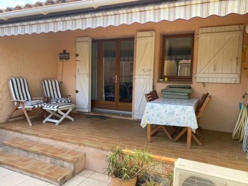 BO210-190 Mazet 3 pièces 5 couchages BORMES LES MIMOSAS