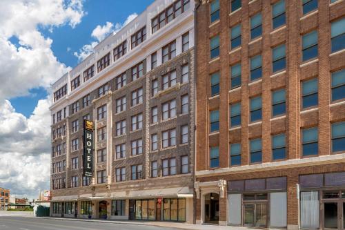 a large brick building on the corner of a street at Hotel 1914 - Historic Alamo Riverwalk, an Ascend Collection Hotel in San Antonio