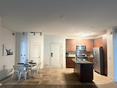 a kitchen and dining room with a table and chairs at Villa Marina - AMAZING Modern, Spacious, Stylish 2 Master Suites in CENTRAL Marina Del Rey in Los Angeles