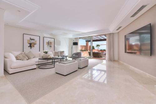 Spectacular Frontline beach Penthouse