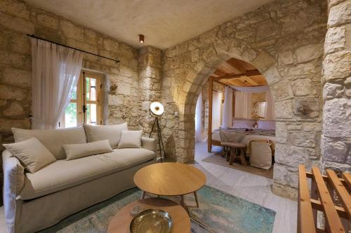 Elinn Traditional Suites