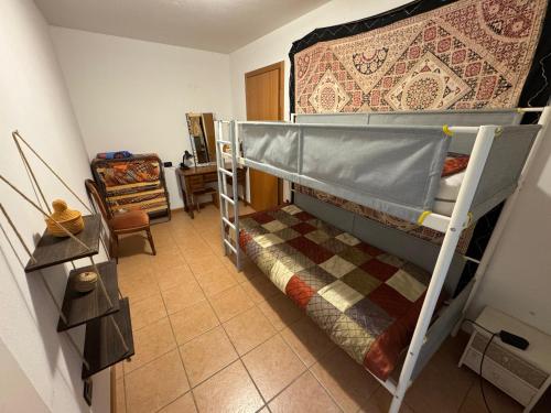 a bedroom with two bunk beds in a room at La Cà dol Carlì in Clusone