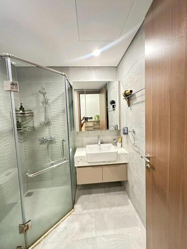 a bathroom with a sink and a shower at R1 Studio Ruby Zenpark in Gia Lâm Pho