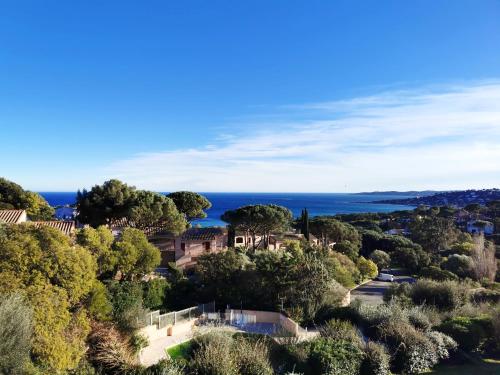 Nartelle Appartement avec Vue Panoramique, Piscine, Parking & climatisation