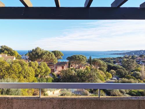Nartelle Appartement avec Vue Panoramique, Piscine, Parking & climatisation