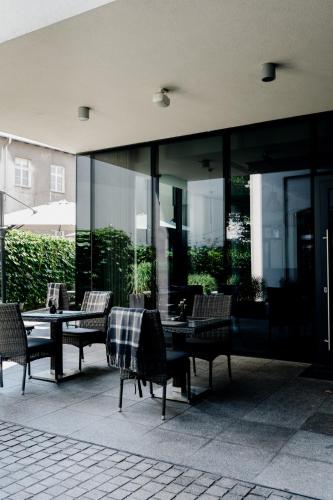 Grand Ascot Hotel — Garden view