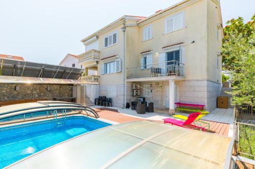 FLAVA DOMO apartments with pool