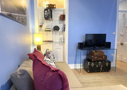 MC Newly Renovated Apartment! Romantic Stay in Trendy Príncipe Real - Lisbon Downtown
