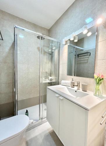 MC Newly Renovated Apartment! Romantic Stay in Trendy Príncipe Real - Lisbon Downtown