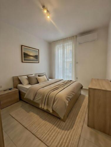a bedroom with a large bed and a window at Marina District in Pieta