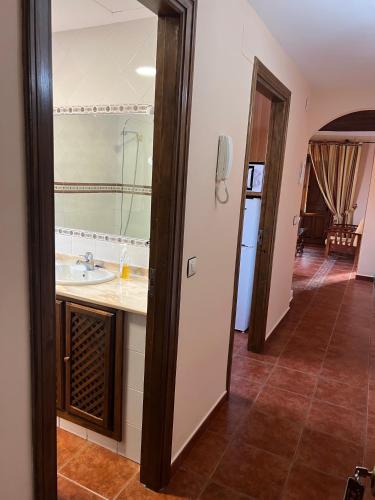 a bathroom with a sink and a mirror at Apartamentos Turísticos La Posada in Oropesa