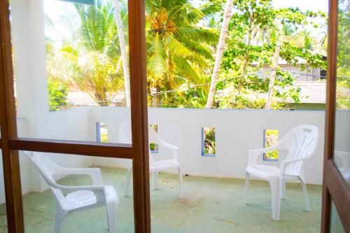FEEL Beach Apartmentsにある庭