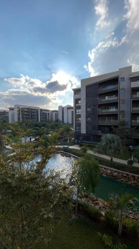 Privado Premium 3BR Lake View Madinaty