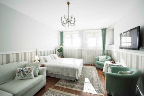 a living room with a couch and a tv at Villa Victoria in Rydzewo