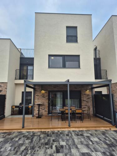 House AGAPE near Zagreb with rooftop jacuzzi