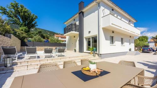 Vila Ketty Luxury House near beach by Villas Guide